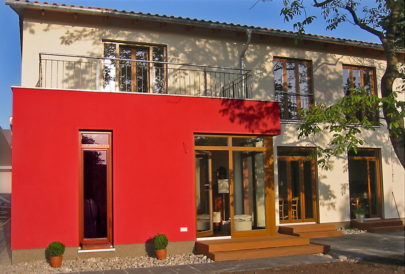 Gartenterrasse mit Holzpodesten