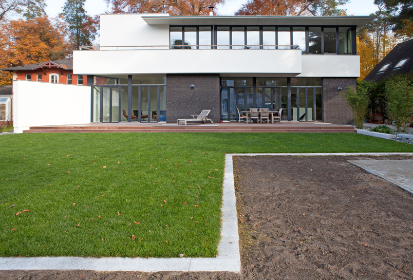 holzterrasse, rasen, gartenplanung