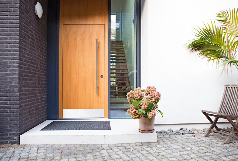 moderne Gartenplanung, reduziert, großzügig, Holz, Terrasse, Schotter, Gestaltungselement