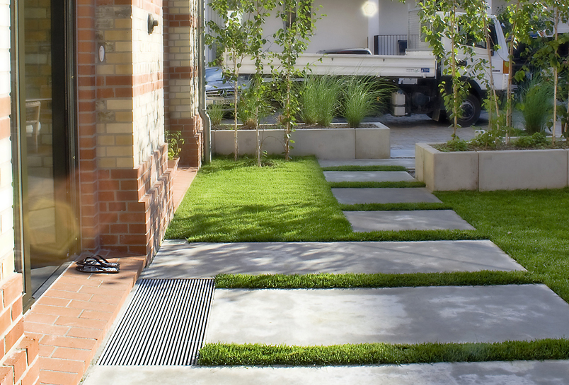Ortbetonplatten mit Rasenfugen